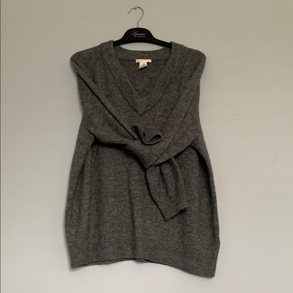 Medium Oversized H&M Gray V-Neck Women's Sweater